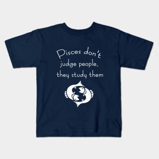 Pisces don't judge people, they study them Kids T-Shirt